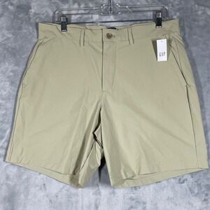 GAP 8 Inch Tech Shorts Khaki Size 33 Mens Casual Outdoor Performance NEW